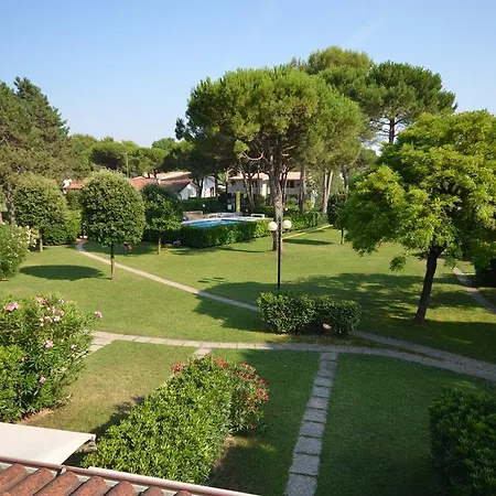 Villaggio Club Dei Pini Bibione Exterior photo